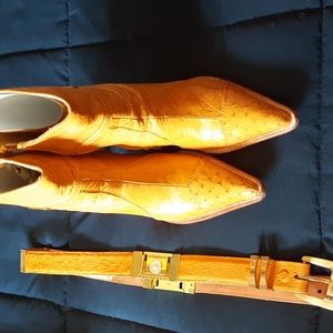 Women's ostrich skin ankle boot with belt semi new